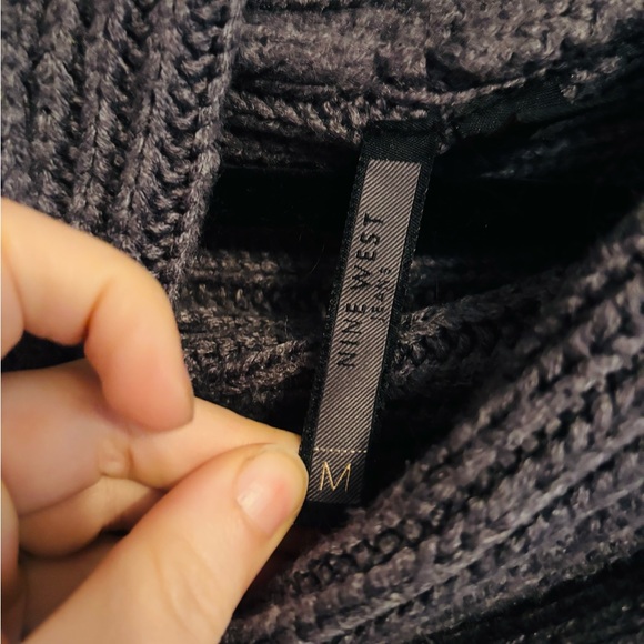 Nine West grey chunky knit sweater with a cowl neck, short sleeve size medium - Picture 5 of 5